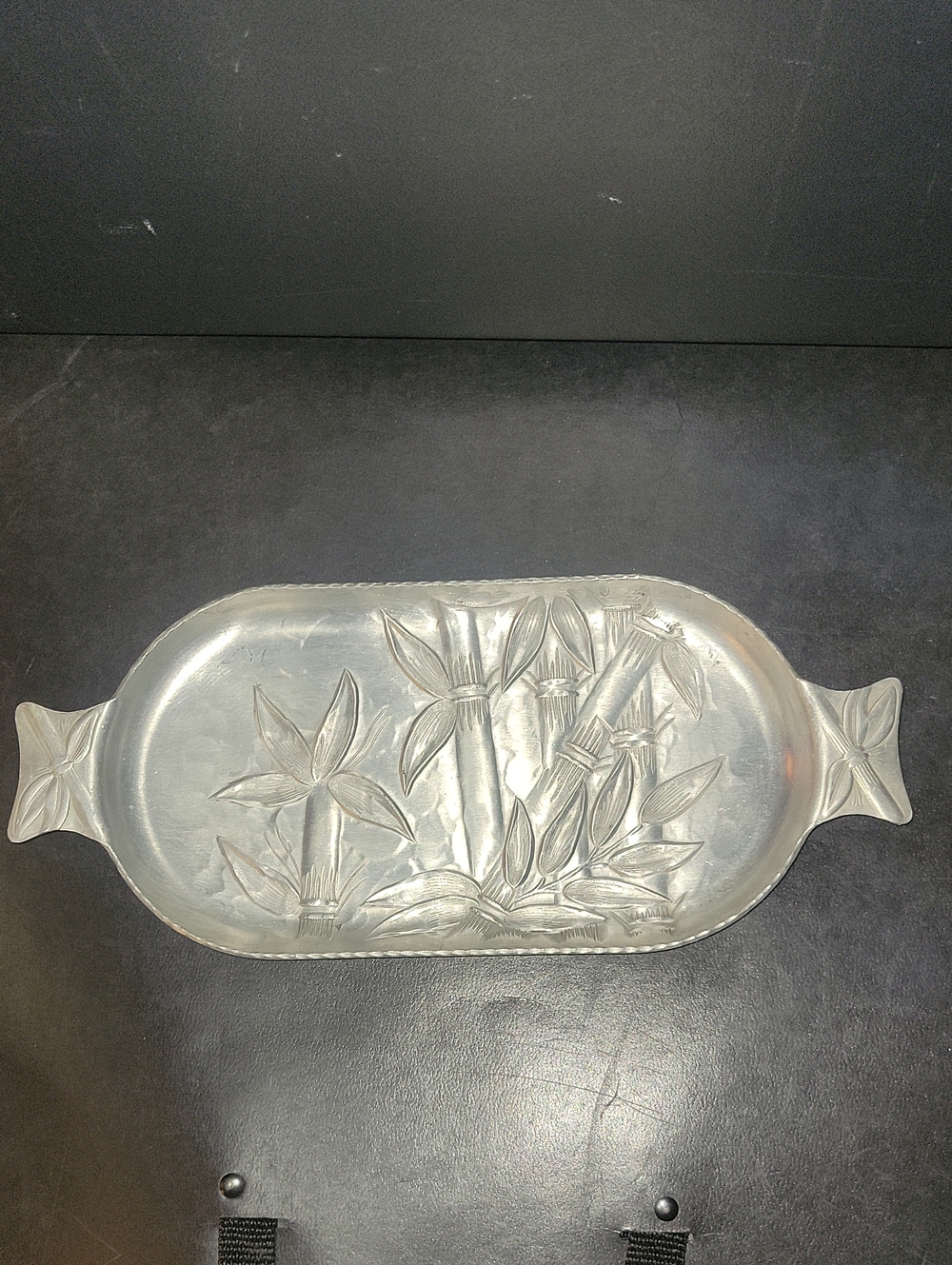 Everlast Forged Aluminum Bamboo-Relief Serving Tray